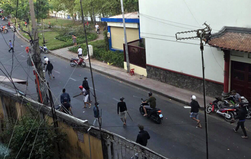 Hơn 30 người hỗn chiến bằng súng, mã tấu ở trung tâm Sài Gòn