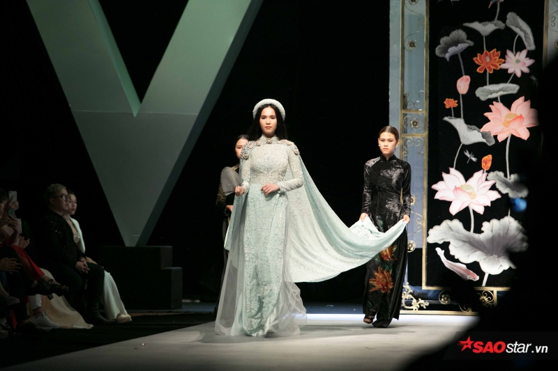 Tưởng ế show vì tăng cân không kiểm soát, Ngọc Trinh vẫn là vedette duyên dáng với tóc thề Tưởng ế show vì tăng cân không kiểm soát, Ngọc Trinh vẫn là vedette duyên dáng với tóc thề