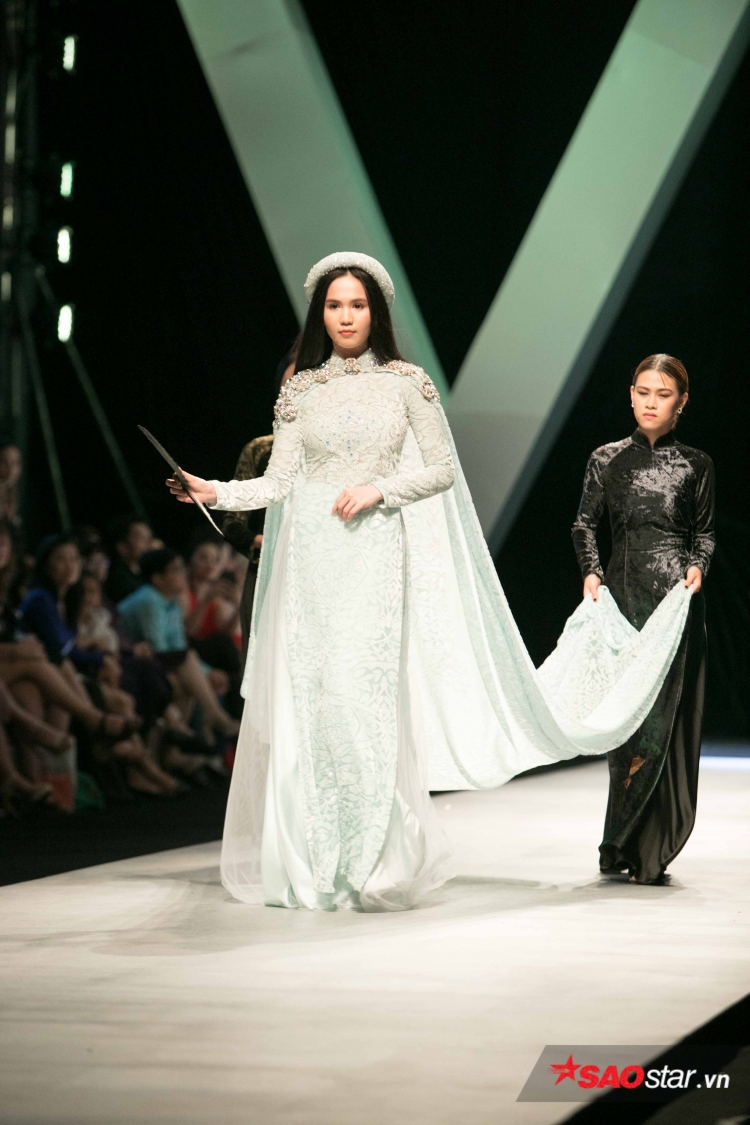 Tưởng ế show vì tăng cân không kiểm soát, Ngọc Trinh vẫn là vedette duyên dáng với tóc thề Tưởng ế show vì tăng cân không kiểm soát, Ngọc Trinh vẫn là vedette duyên dáng với tóc thề