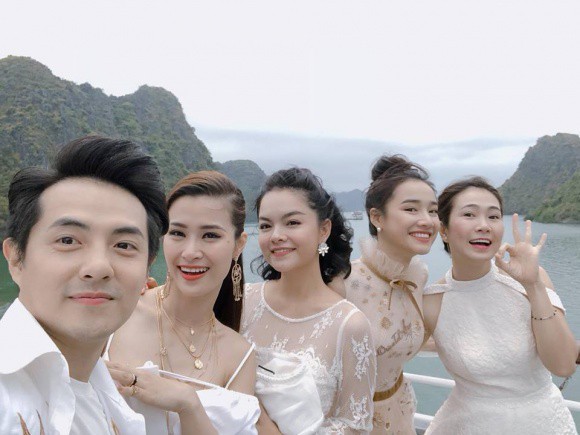 Mặc kệ ồn mới của Nam Em -Trường Giang: Nhã Phương vẫn nhắng nhít chụp hình cùng Phạm Hương