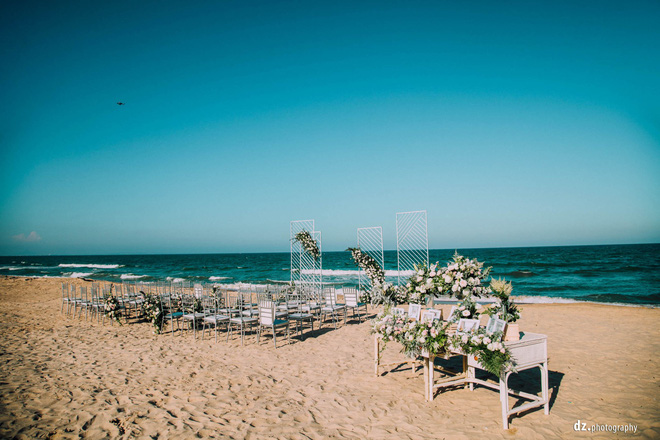 Xúc động đám cưới đồng tính của 2 cô gái từng là tình địch giữa bãi biển thơ mộng và lung linh ở Bình Thuận