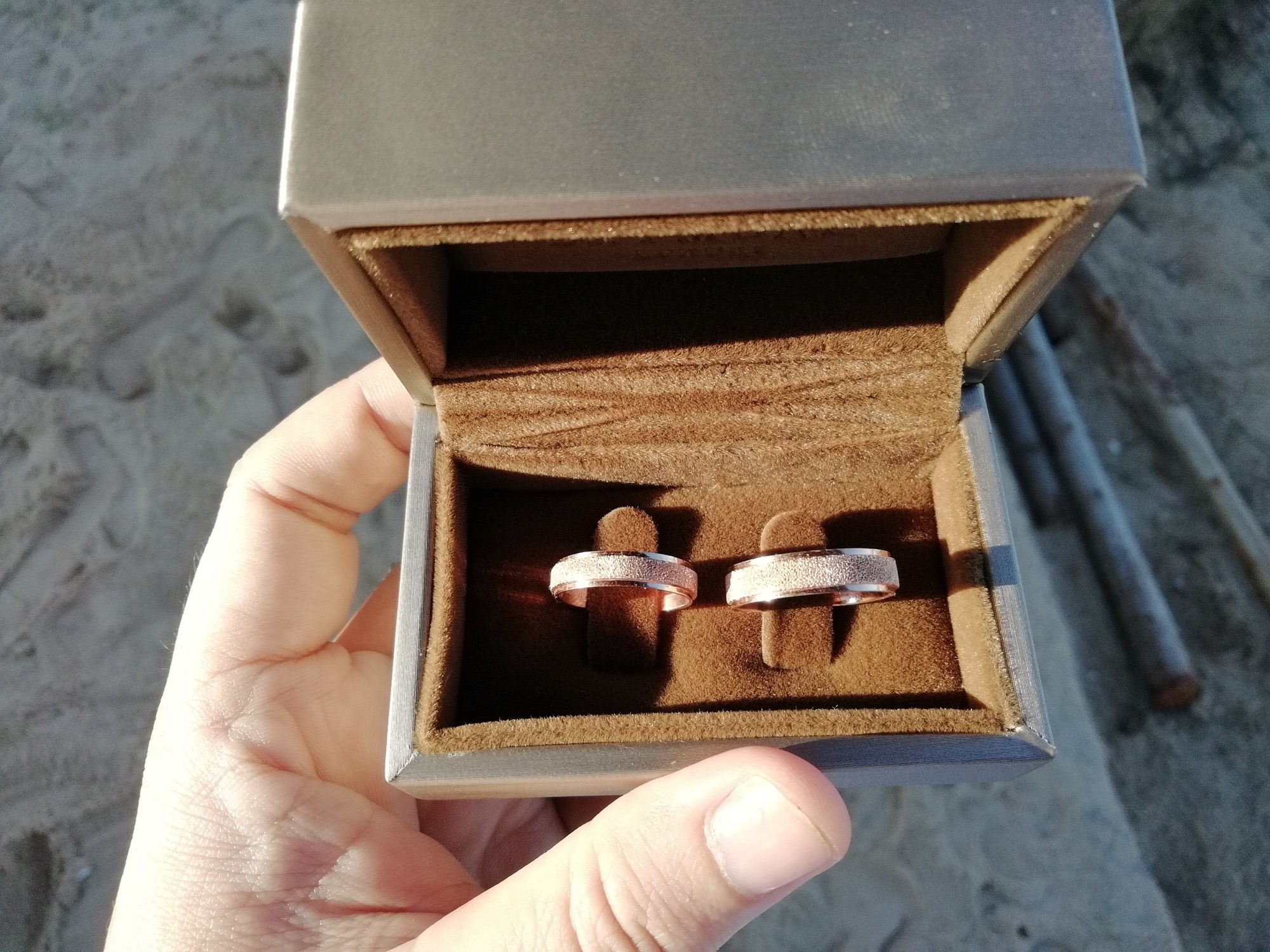 Xúc động đám cưới đồng tính của 2 cô gái từng là tình địch giữa bãi biển thơ mộng và lung linh ở Bình Thuận