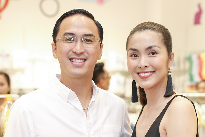 Chồng Tăng Thanh Hà theo sát vợ ở sự kiện