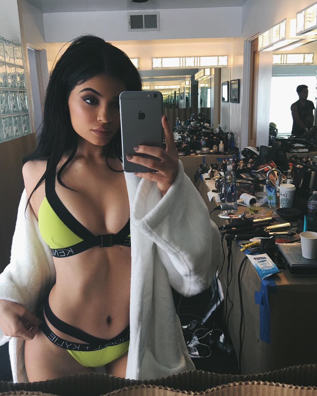 Diện bikini hot từ 2 năm trước, Vân Hugo bị chê phản cảm hơn hẳn Ngọc Trinh Diện bikini hot từ 2 năm trước, Vân Hugo bị chê phản cảm hơn hẳn Ngọc Trinh