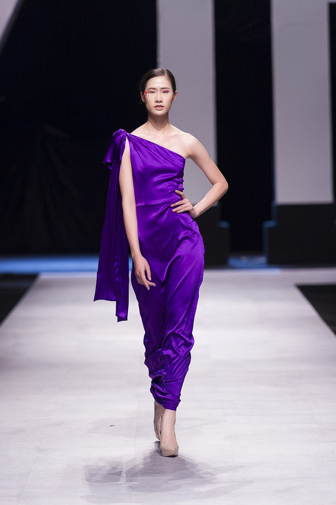 VIFW 2018 ngày 3: Bữa tiệc thời trang ngũ vị hội tụ từ áo dài cho đến váy vóc bay bổng và những thiết kế vương giả VIFW 2018 ngày 3: Bữa tiệc thời trang ngũ vị hội tụ từ áo dài cho đến váy vóc bay bổng và những thiết kế vương giả