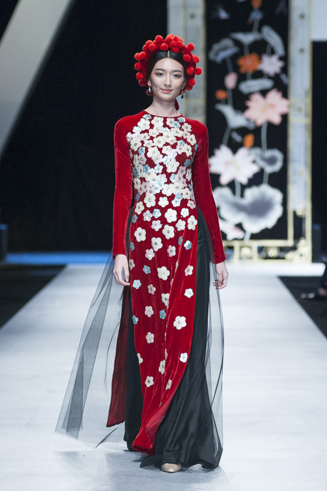 VIFW 2018 ngày 3: Bữa tiệc thời trang ngũ vị hội tụ từ áo dài cho đến váy vóc bay bổng và những thiết kế vương giả VIFW 2018 ngày 3: Bữa tiệc thời trang ngũ vị hội tụ từ áo dài cho đến váy vóc bay bổng và những thiết kế vương giả