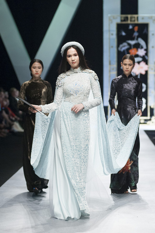 VIFW 2018 ngày 3: Bữa tiệc thời trang ngũ vị hội tụ từ áo dài cho đến váy vóc bay bổng và những thiết kế vương giả VIFW 2018 ngày 3: Bữa tiệc thời trang ngũ vị hội tụ từ áo dài cho đến váy vóc bay bổng và những thiết kế vương giả