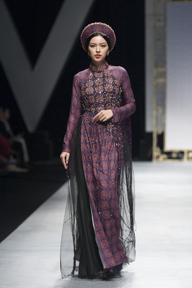 VIFW 2018 ngày 3: Bữa tiệc thời trang ngũ vị hội tụ từ áo dài cho đến váy vóc bay bổng và những thiết kế vương giả VIFW 2018 ngày 3: Bữa tiệc thời trang ngũ vị hội tụ từ áo dài cho đến váy vóc bay bổng và những thiết kế vương giả