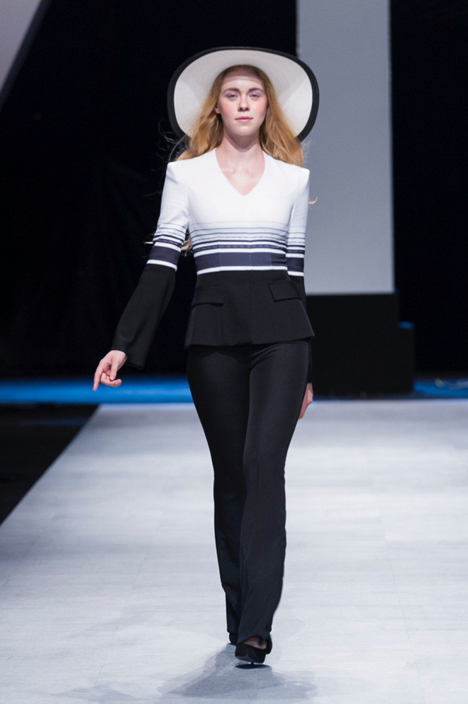 VIFW 2018 ngày 3: Bữa tiệc thời trang ngũ vị hội tụ từ áo dài cho đến váy vóc bay bổng và những thiết kế vương giả VIFW 2018 ngày 3: Bữa tiệc thời trang ngũ vị hội tụ từ áo dài cho đến váy vóc bay bổng và những thiết kế vương giả