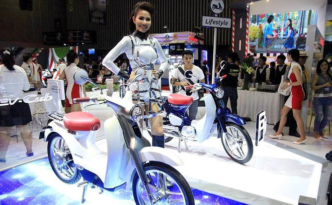 Xe máy tự động tắt máy khi dừng đèn đỏ lên hương Xe máy tự động tắt máy khi dừng đèn đỏ lên hương