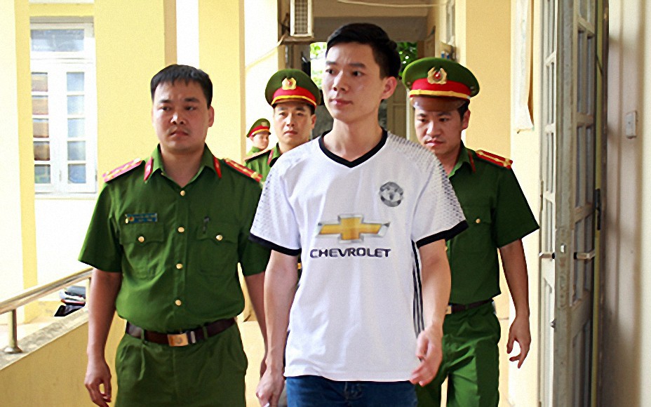 Truy tố bác sĩ Hoàng Công Lương để lấp chỗ trống?