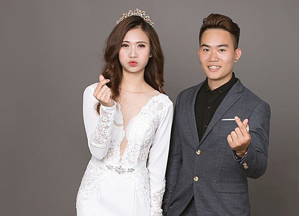 Cô dâu, chú rể Bình Phước quẩy tưng bừng trên xe hoa