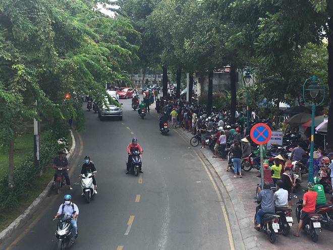 Nhân chứng vụ cô giáo bị đồng nghiệp cắt cổ: Người đàn ông lôi cô gái vào sát bờ kè rồi ra tay rất nhanh