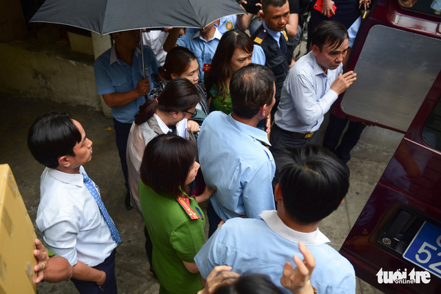 Vụ 245 tỉ đồng: Bà Bình tố Eximbank bất nhất, cố tình câu giờ