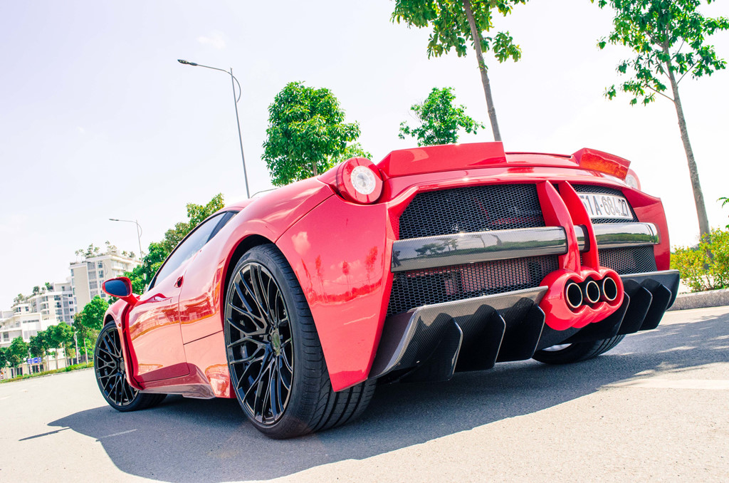 Ferrari 458 Italia độ bodykit Misha đầu tiên tại Việt Nam