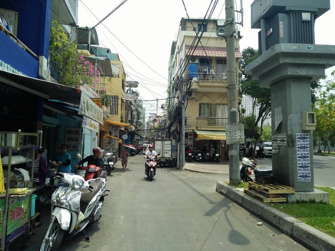 Nhân chứng vụ 30 giang hồ truy sát ở Sài Gòn: Mượn dao trong quán chém nhau rồi trả lại trước khi tẩu thoát