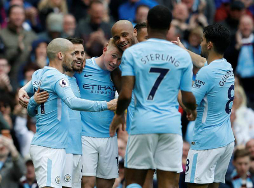 Man City đại thắng trận đầu tiên trên ngôi vô địch