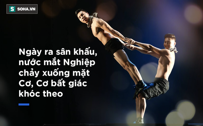 Cơ - Nghiệp: Gãy cổ vẫn diễn và nước mắt 2 người đàn ông vừa bước ra ánh sáng Britains Got Talent Cơ - Nghiệp: Gãy cổ vẫn diễn và nước mắt 2 người đàn ông vừa bước ra ánh sáng Britains Got Talent