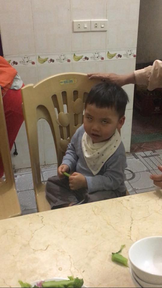 Bức ảnh hài nhất trong đám cưới và khoảnh khắc không dám nhìn vào đôi mắt ấy