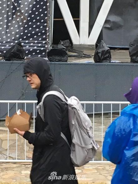 Sự kiện chứng minh Cbiz quá phức tạp: Châu Tấn yêu đồng tính con gái Vương Phi, xuất hiện chung với tình cũ Lý Á Bằng?