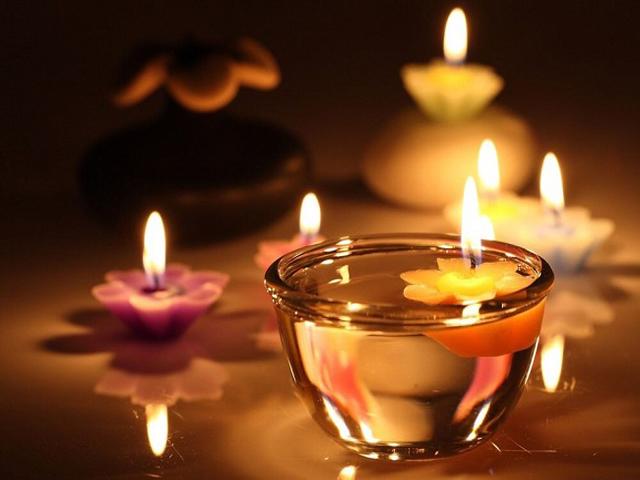 Tự làm vài cây nến chanh đuổi hết lũ muỗi khỏi nhà, vừa thơm lại rẻ như bèo Tự làm vài cây nến chanh đuổi hết lũ muỗi khỏi nhà, vừa thơm lại rẻ như bèo