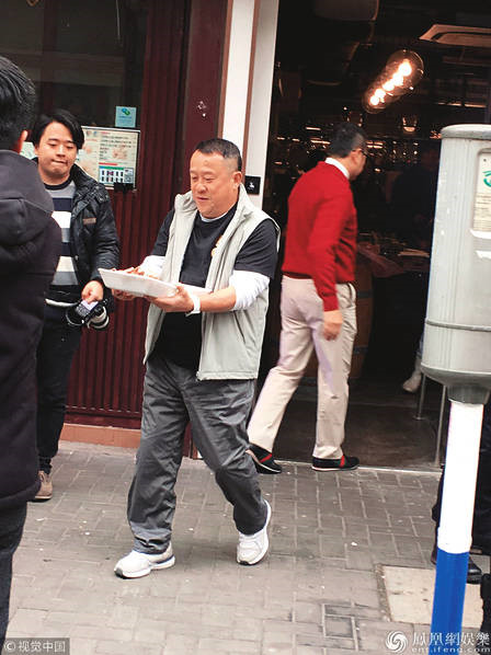 Tăng Chí Vỹ sau cáo buộc cưỡng hiếp: Mất chức, mở quán hàng ăn