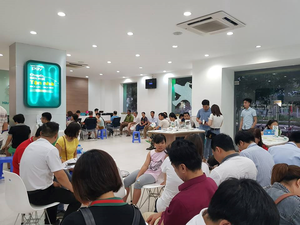 Thất thủ ở cửa hàng đến app, nhà mạng lùi hạn nộp hình, khách chưa tin