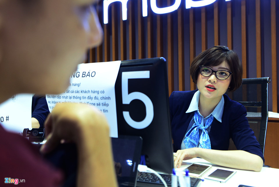 Thất thủ ở cửa hàng đến app, nhà mạng lùi hạn nộp hình, khách chưa tin