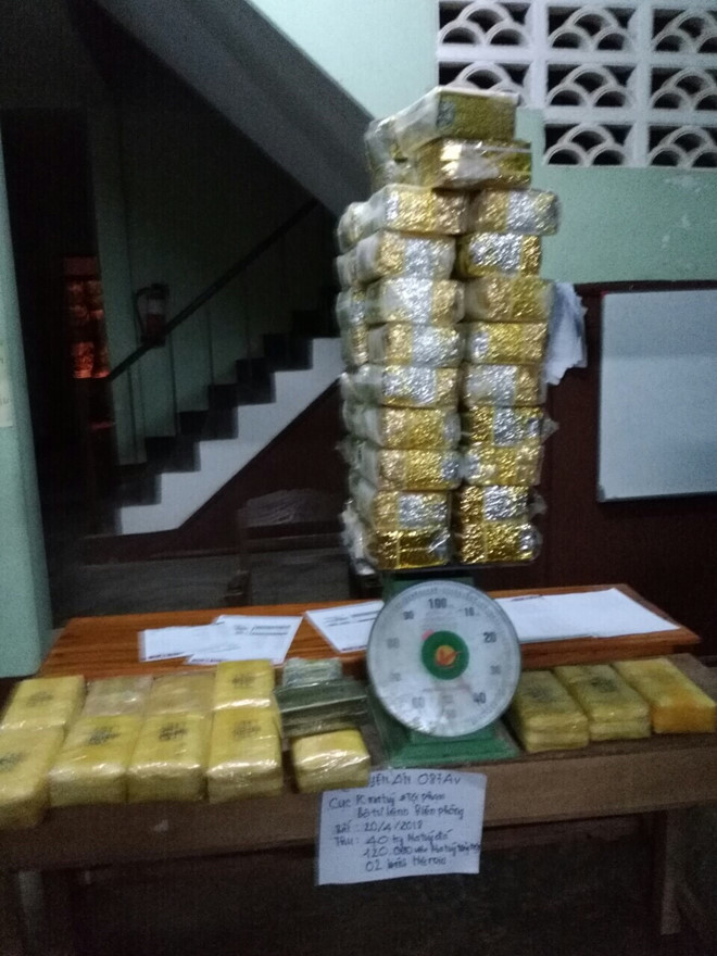 Bắt 40 kg ma túy đá, 120.000 viên thuốc lắc từ Tam Giác Vàng