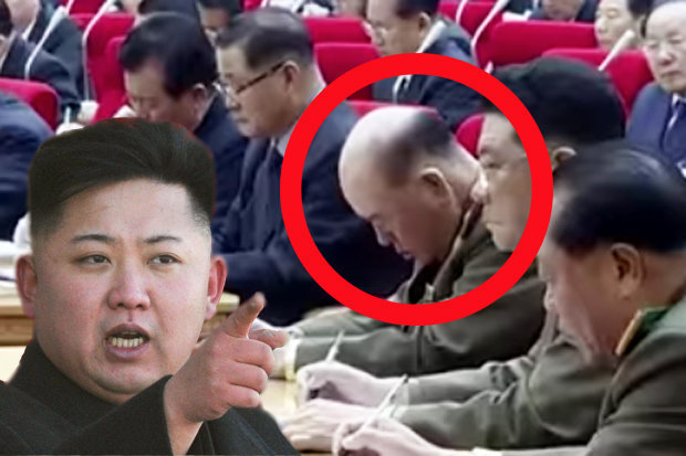 Tướng Triều Tiên ngủ gật khi Kim Jong-un thông báo tin quan trọng?