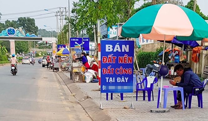 Vé bay đặc khu khan hiếm, tăng chóng mặt vì cơn sốt đất?