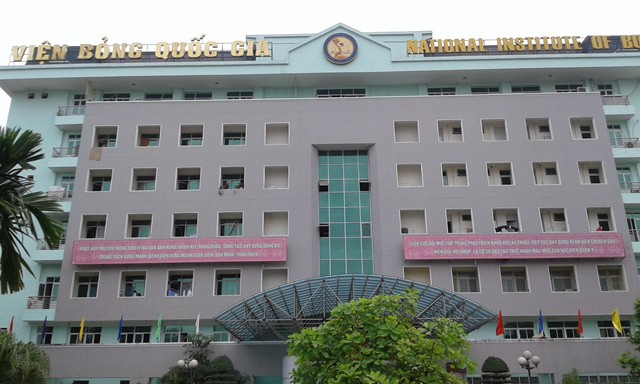 Thương cảm bé gái 26 tháng tuổi bị bỏng nặng do ngã vào nồi bỗng rượu