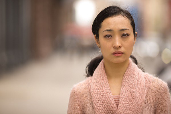 Nhờ mẹ chồng lên chăm con giúp mà giờ tôi phải đứng giữa cuộc chiến của bà nội và bà ngoại