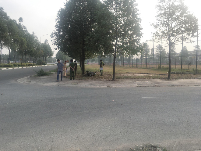 Xe máy tông trụ điện rồi văng xa hơn 20m, nam thanh niên chết tại chỗ