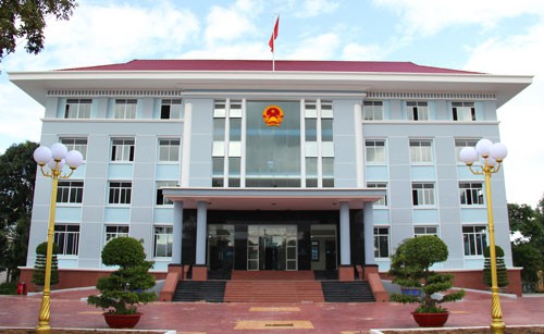 Dùng ngân sách tiếp khách vô tội vạ