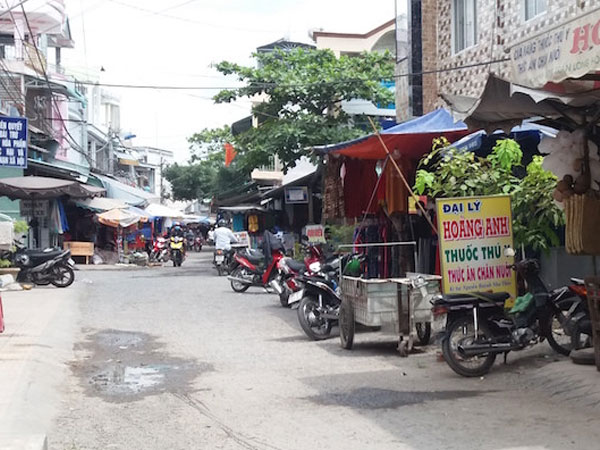 Truy bắt thủ phạm bịt khẩu trang cướp dây chuyền giữa chợ