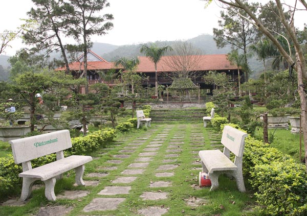 Lãnh đạo huyện Vân Đồn: Không có chuyện chống lưng xây biệt phủ