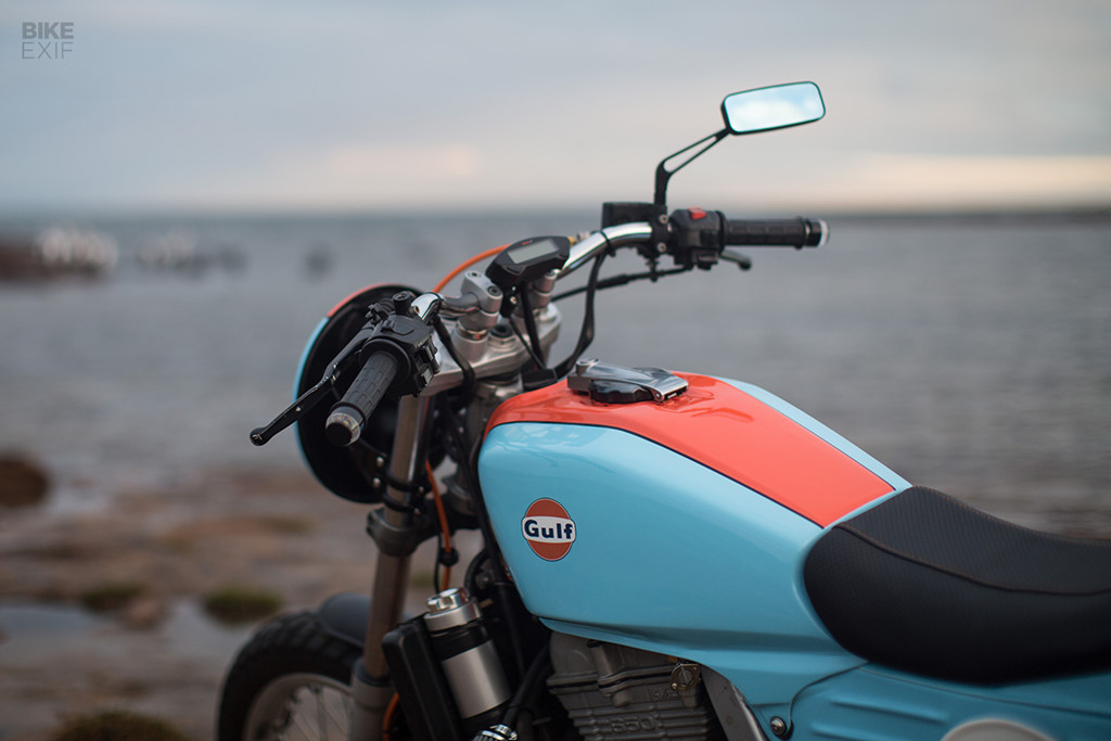 Tượng đài cổ điển BMW F650 Funduro lột xác với màu sơn mới