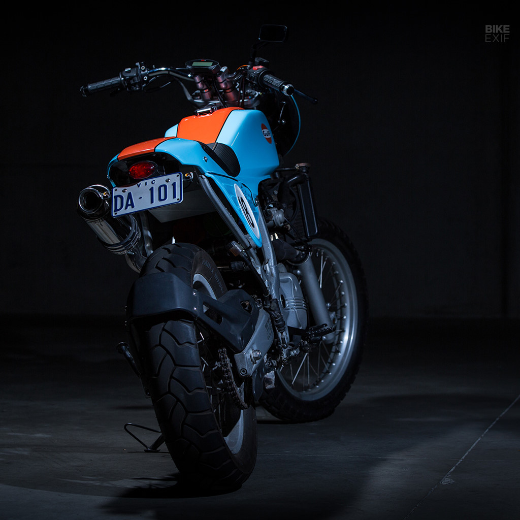 Tượng đài cổ điển BMW F650 Funduro lột xác với màu sơn mới