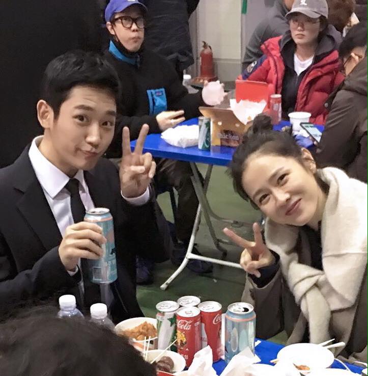 Chị Đẹp lại tung ảnh hậu trường tình tứ khiến mọt phim mong ngóng cuối tuần