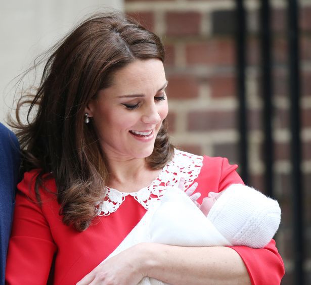 3 lần sinh con, Công nương Kate Middleton đã phá vỡ những nguyên tắc về sinh nở bất di bất dịch của Hoàng gia Anh
