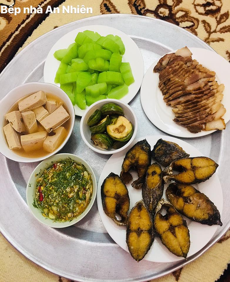 Gần 10 năm làm vợ, 8x suốt ngày được chồng đi chợ nấu cơm, chăm sóc như bà hoàng Gần 10 năm làm vợ, 8x suốt ngày được chồng đi chợ nấu cơm, chăm sóc như bà hoàng