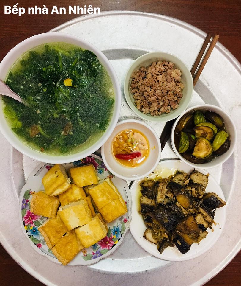 Gần 10 năm làm vợ, 8x suốt ngày được chồng đi chợ nấu cơm, chăm sóc như bà hoàng Gần 10 năm làm vợ, 8x suốt ngày được chồng đi chợ nấu cơm, chăm sóc như bà hoàng