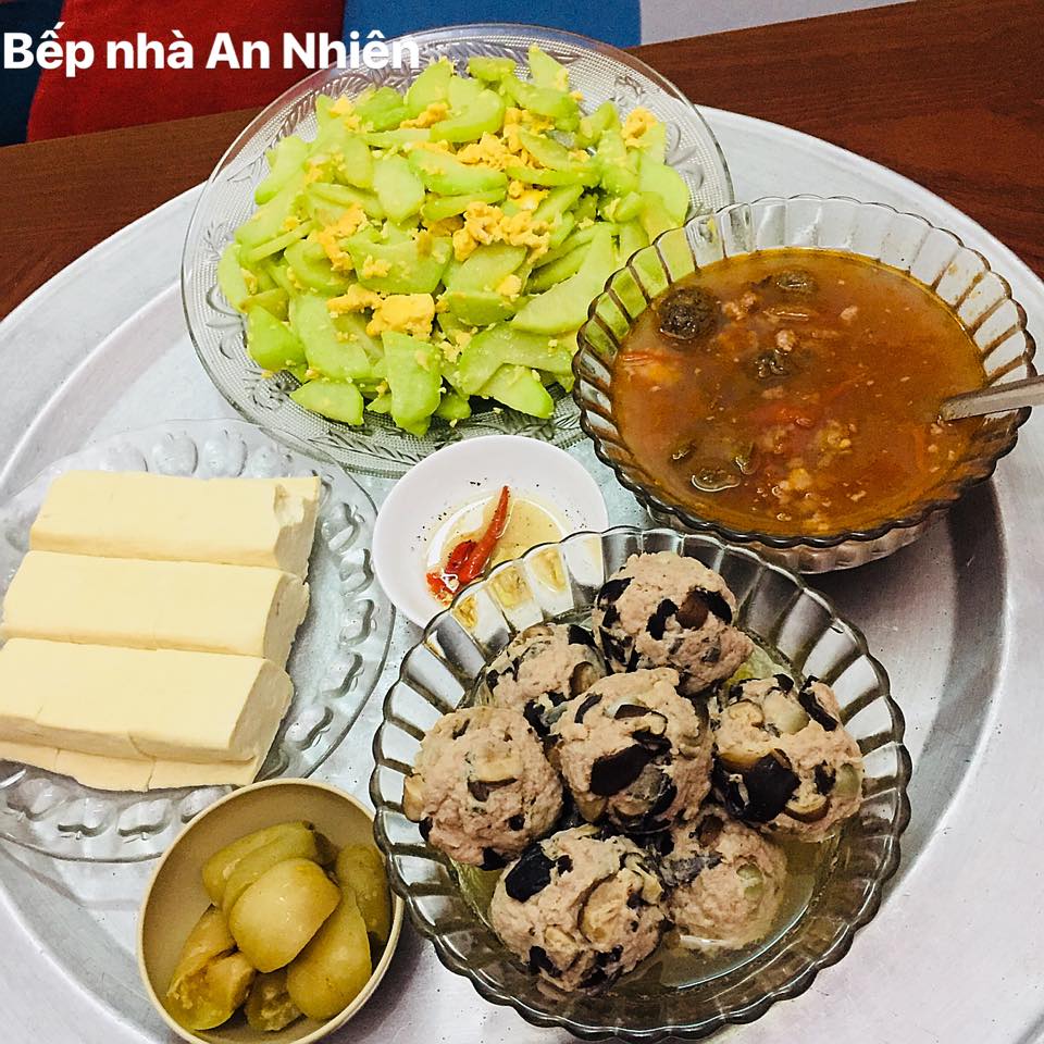 Gần 10 năm làm vợ, 8x suốt ngày được chồng đi chợ nấu cơm, chăm sóc như bà hoàng Gần 10 năm làm vợ, 8x suốt ngày được chồng đi chợ nấu cơm, chăm sóc như bà hoàng