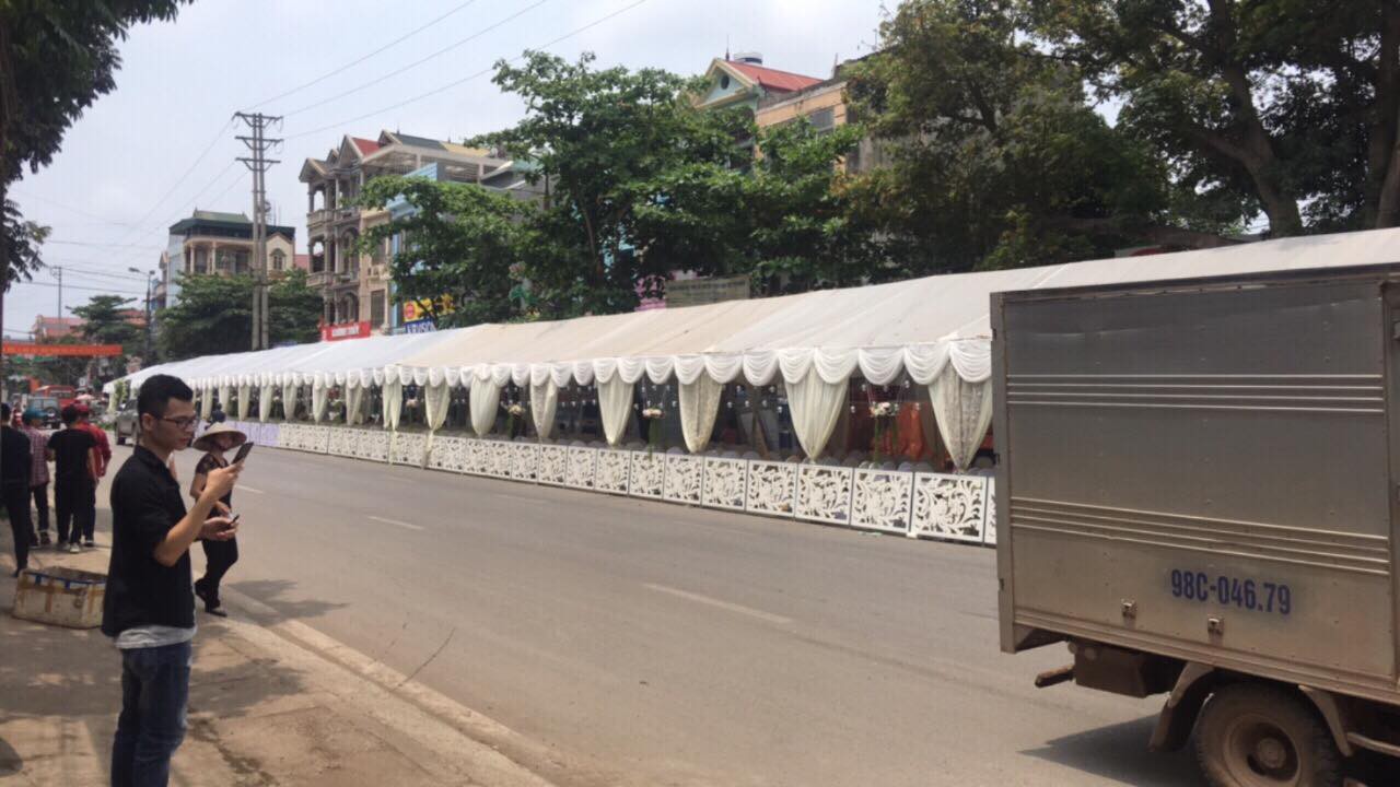 Bắc Giang: Rạp cưới khổng lồ dài bằng cả dãy phố, bên trong là 300 mâm cỗ ăn 2 ngày mới hết