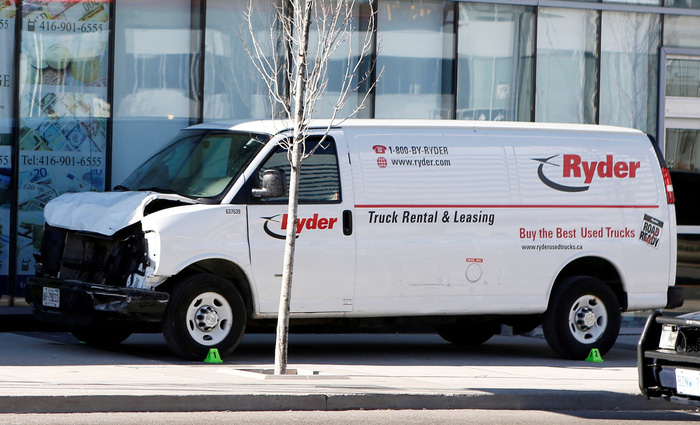 Xe tông người đi bộ ở Canada, nhiều người chết và bị thương