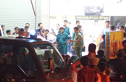 Vợ con chết, chồng thoi thóp trong tiệm cầm đồ