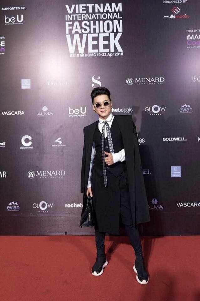 Nhìn lại những bộ cánh thảm họa nhất thảm đỏ VIFW