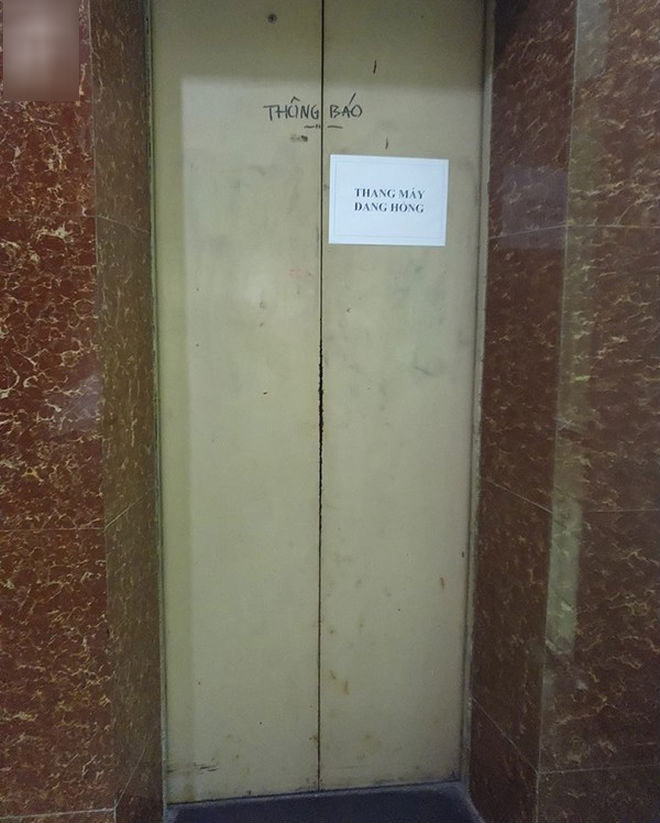 Hà Nội: Thang máy gặp sự cố, nhiều người hoảng loạn gọi trợ giúp