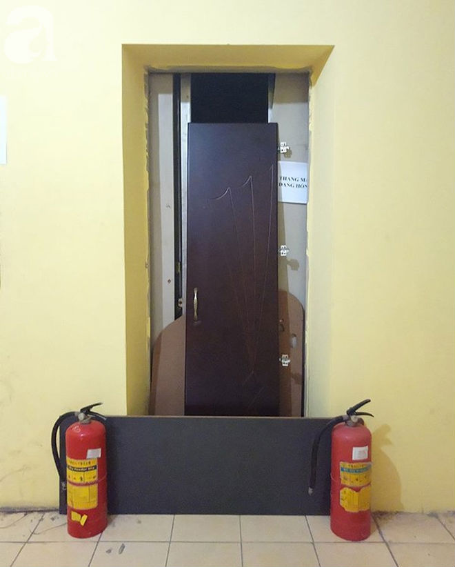 Hà Nội: Thang máy gặp sự cố, nhiều người hoảng loạn gọi trợ giúp